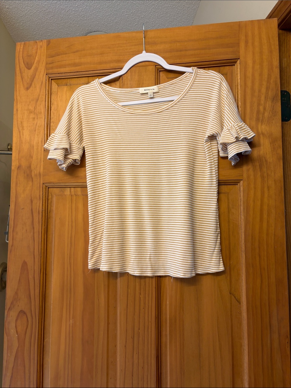 Women's Short Sleeve Ruffle Tee in Cream Stripe